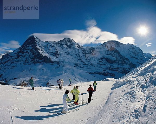 10007225  Berner Oberland  Eiger  Berg  Kleine Scheidegg  Mönch  Monch  Skifahren  Sport  Switz  Wintersport  Skifahrer  winter