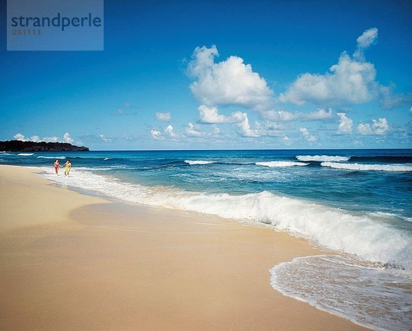 10020436  Paar  Paar  Paar  alle Paare  gehen  sand  Strand  Strand  Meer  Meer  Urlaub  Urlaub  Wandern  Spaziergang