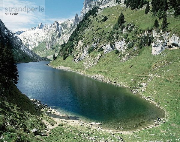 Landschaftlich schön landschaftlich reizvoll Alpen Rocky Mountains Bergsee Schweiz