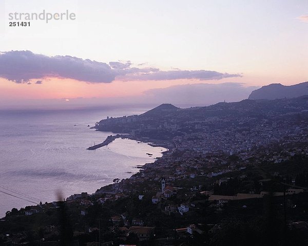 10214430  Abend  Funchal  Madeira  Portugal  Sonnenuntergang  Überblick  Wolken  Wetter