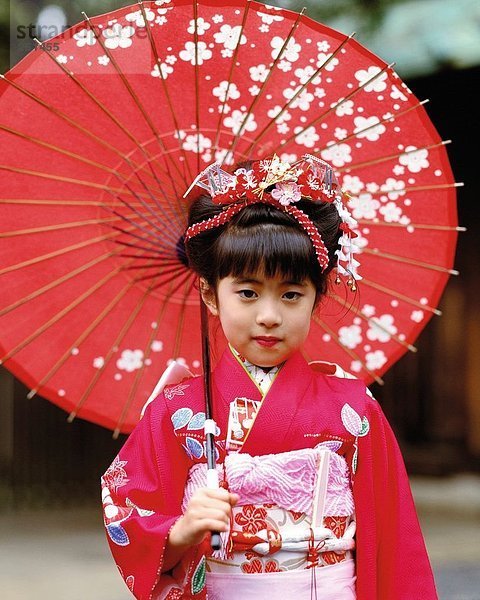 10214571  Japan  Asien  klein  kleinen  Geisha  Bildschirm  Sichi gehen San  Festival  Tokio  Tracht