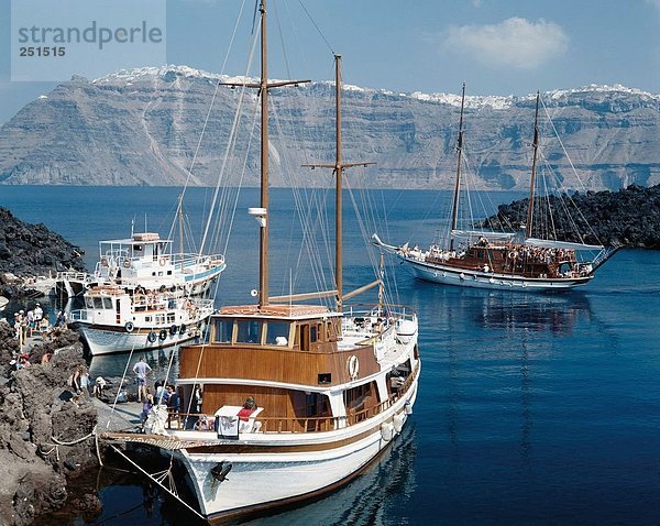 Hafen Steilküste Vulkan Santorin Bucht Kykladen Griechenland Platz