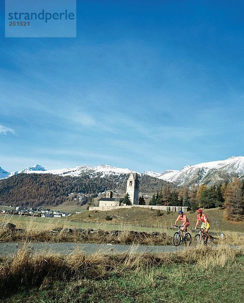 Europa Berg radfahren Fahrrad Rad Alpen Herbst Schweiz Kanton Graubünden