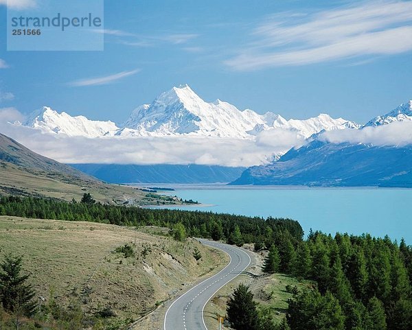 Landschaftlich schön landschaftlich reizvoll Mount Cook Aoraki Berg Straße Wald See Meer Holz neuseeländische Südinsel Neuseeland Schnee