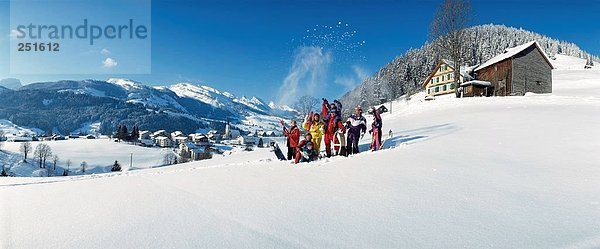 10293001  Familie  Gruppe Bild  Hill  Schlitten  Schlitten  Schnee  Wolke  Ski  Snowboard  Sport  Winter  Wintersport  Sport