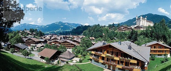Landschaftlich schön landschaftlich reizvoll Europa Wolke Chalet Draufsicht Berner Oberland Kanton Bern Gstaad Schweiz