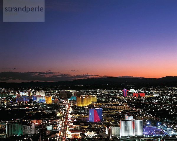 10365767  Berge  Dämmerung  Dämmerung  Las Vegas  Lichter  Nevada  Überblick  USA  Amerika  Nordamerika