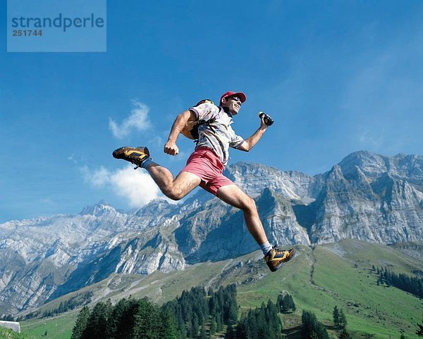 10371170  Berge  Überblick  Mountainbike  Wandern  dynamische  glücklich  fröhlich  Kapern  Sprung Mann  Rucksack  Santis  Schwagalp