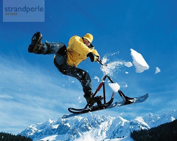10448441  winter Sport  Sport  Winter  Action  Gebirge  Himmel  Himmel  Inline  Mann  Pose  Ski  Skibob  Schneemobil  Spaß  Jok