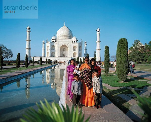 10458342  Agra  Familie  Frauen  Indien  Asien  Kinder  Taj Mahal