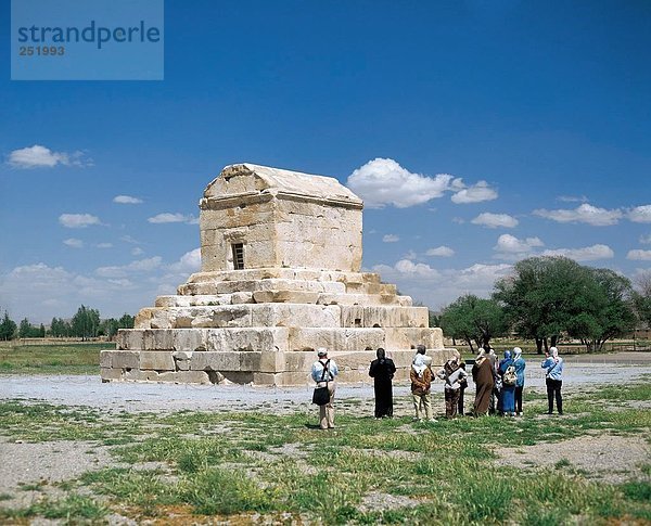 10560075  Cyrus ausgesetzt  tolle  einheimischen  Grab  Iran  Naher Osten  Kultur  Pasargadae  Touristen