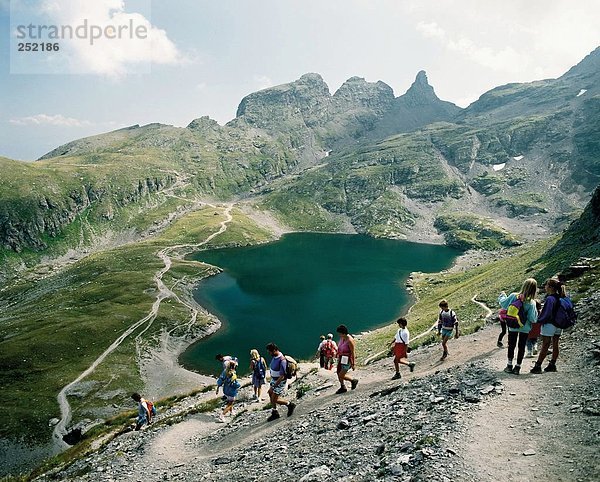 10074086  alpine  Alpen  Berge  Eltern  Gruppe  Kinder  Panorama  Pizol  Schweiz  Europa  Seen  Wandern  Wandern  h