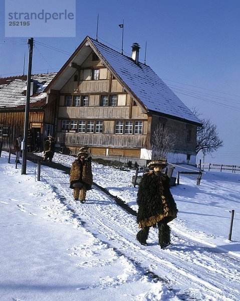 10080520  Appenzell  Besammlung  Tradition  Folklore  Gontenbad  Gericht  Hof  Schweiz  Europa  Silvesterklause  Winter cus