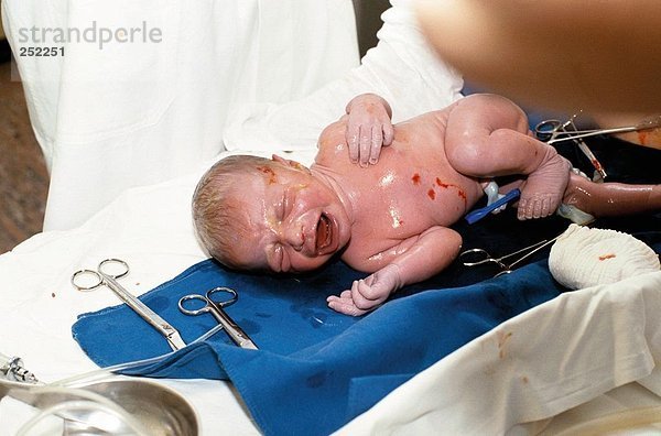 10120119  Baby  Baby  Kind  Again-geboren  ersten Schrei  Geburt  Medizin