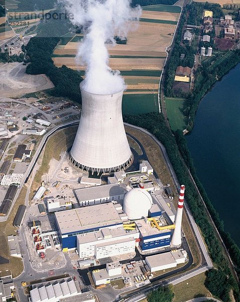 Atomkraftwerk Außenaufnahme Europa Industrie Wasserdampf Schweiz