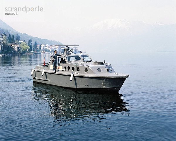 10159922  Grenze  Grenzschutz  Lago Maggiore  See  Meer  Pflicht  Zoll  Motorboot  Militär  Schnellboot  Motorboot-Unternehmen