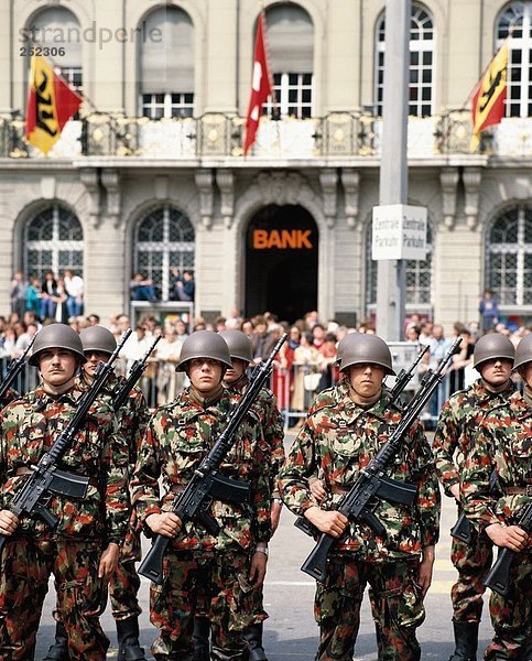 10159925  Armee  Militär  Bern  Schutz der Ehre  Militär  Schweiz  Europa