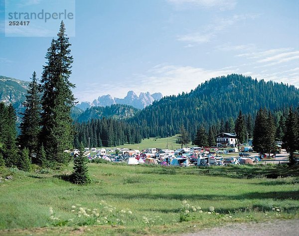 Landschaftlich schön landschaftlich reizvoll Freizeit Europa Berg Auto camping Alpen Trentino Südtirol Italien Tirol Freizeit