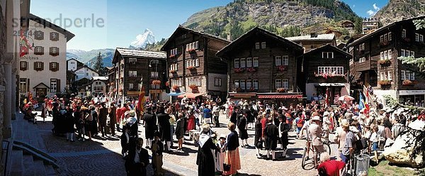 Europa Berg Tradition Mensch Matterhorn Alpen Sehenswürdigkeit Folklore Schweiz Kanton Wallis