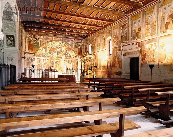 10482162  Bänke  Kirche  Maria della Gnade  Religion  Gebäude  Bau  Schweiz  Europa  Tessin  Wandmalerei