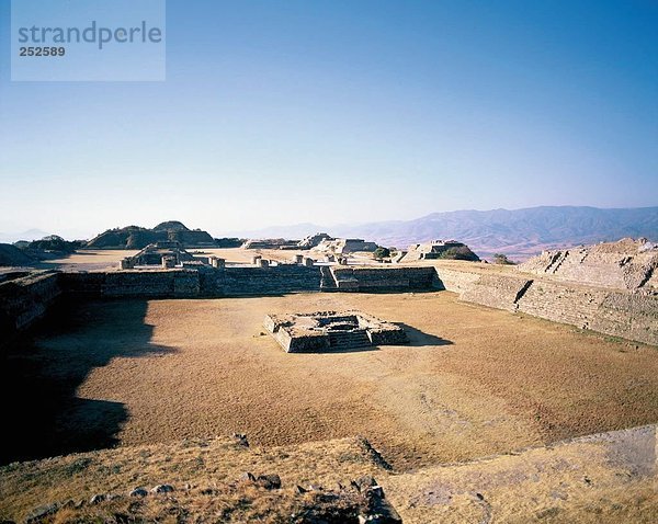 10501318  Kultur  Mexiko  Zentralamerika  Lateinamerika  Ruinen von Monte Alban  Süd-Plattform