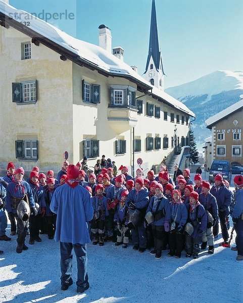10550141  Unterengadin  Engadin  Tradition  Kinder  alpine  Alpen  Berge  Blaue Hemden  Tradition  Chalanda Marz  folkl