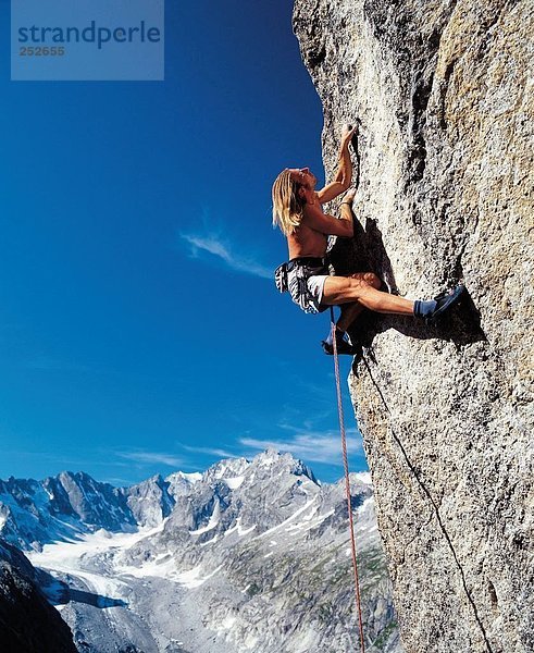 10587728  Sportklettern  Alpen  Albigna  Berge  Bergell  Alpinismus  Sport und Fitness  Klettern  Felswand  Graubünden  Gr
