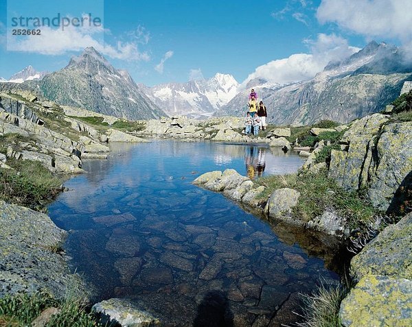 10588383  Alpren  Mountainbike  Wandern  Berge  Bergsee  Familie  Grimsel  Landschaft  Schweiz  Europa  walking  Wandern