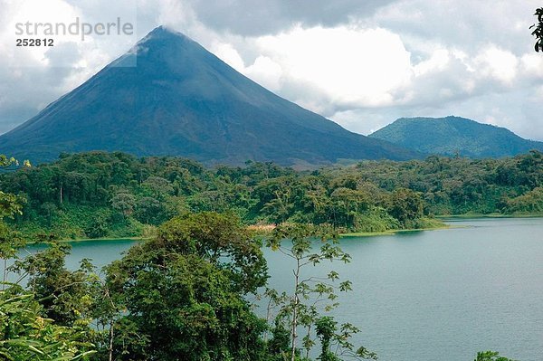 See gegenüber Vulkan Arenal Volcano National Park  Costa Rica