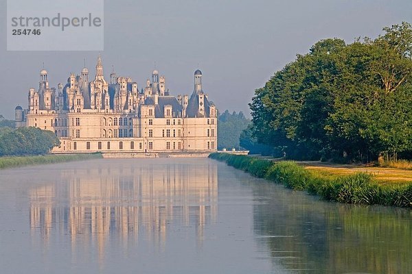 Burg bei Waterfront  Chateau De Chambord  Loir-Et-Cher  Frankreich