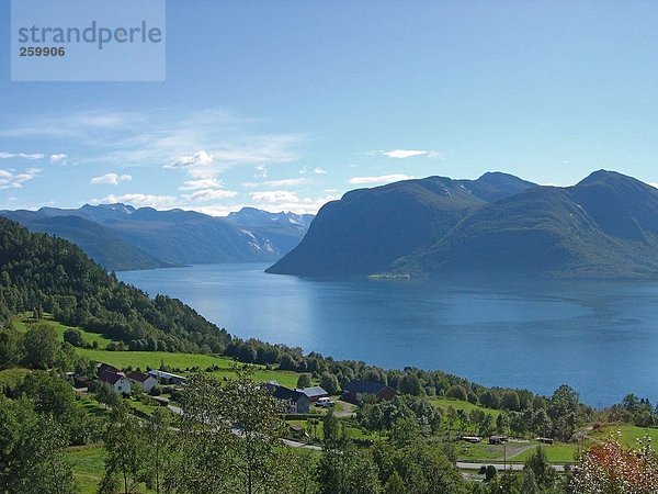 Reisen. Norwegen. Alesund. Fjord.