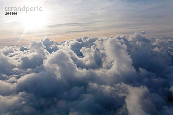 Sonne über Wolkengebilde