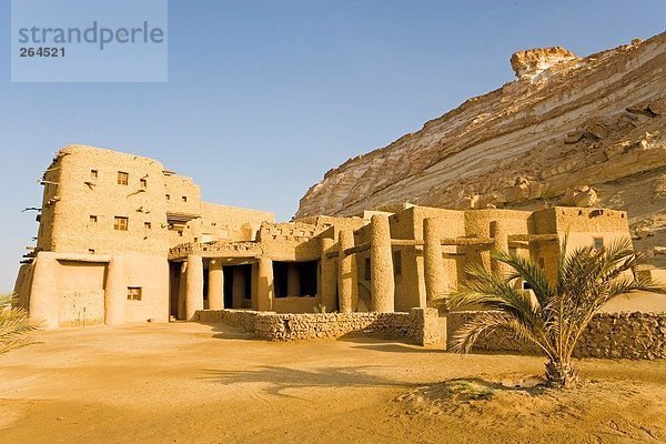 Fassade Ruinen des alten des Resort  Adrere Amellal  zur Oase Siwa  Libysche Wüste  Ägypten