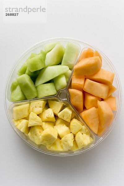 Obststücke in einer Plastikschale (1)