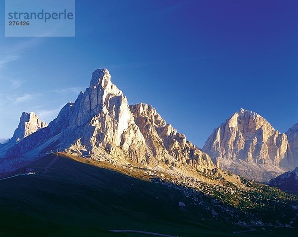 Berge unter blauen Himmel  Mt Tofana  Dolomiten  Veneto  Italien