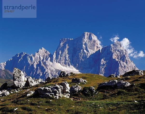Untersicht des Gebirges  Mt Pelmo  Dolomiten  Veneto  Italien