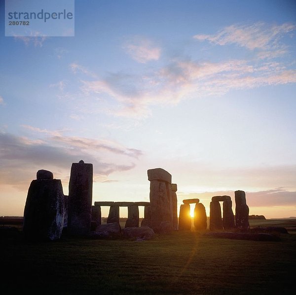 Silhouette der Felsen auf Landschaft  Stonehenge  Wiltshire  England