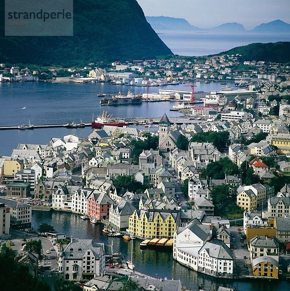 Luftbild von Stadt  Alesund  Norwegen