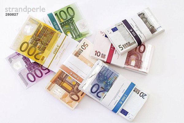 Bündel von Euro-Banknoten  Draufsicht