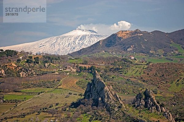 Felsformationen auf Landschaft  Madonie Berge Naturpark  der Ätna  Sizilien  Italien