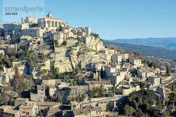 hoch oben Frankreich Gebäude Berggipfel Gipfel Spitze Spitzen Ansicht Flachwinkelansicht Provence - Alpes-Cote d Azur Winkel Gordes Luberon Vaucluse