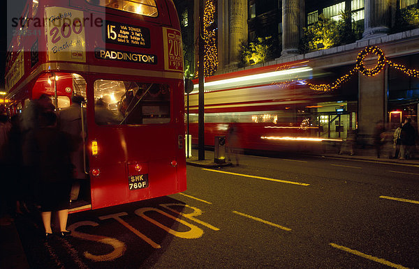 Doppeldecker-Bus Reisen auf City Road  Oxford Street  London  England