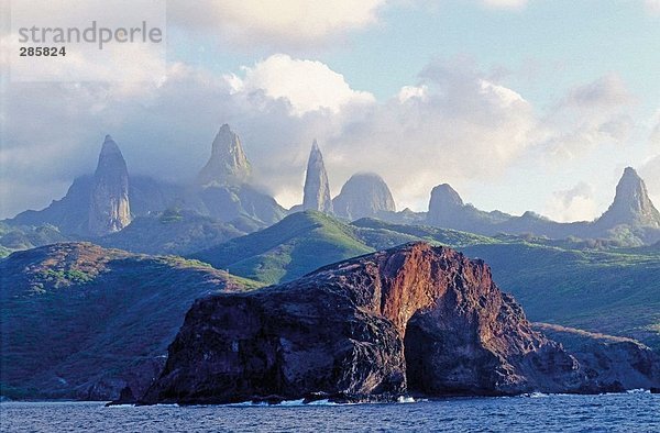 Felsformationen an der K??ste  Ua Pou Insel  Marquesas Inseln  französische Polinesien