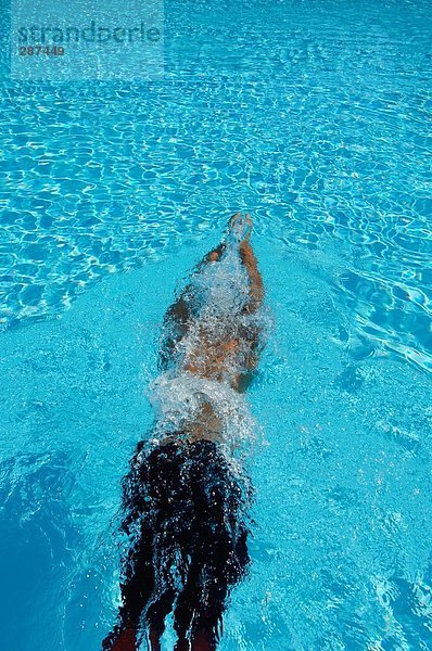 Draufsicht einer Female Swimmer Swimming