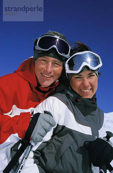 Porträt von zwei Skifahrer.