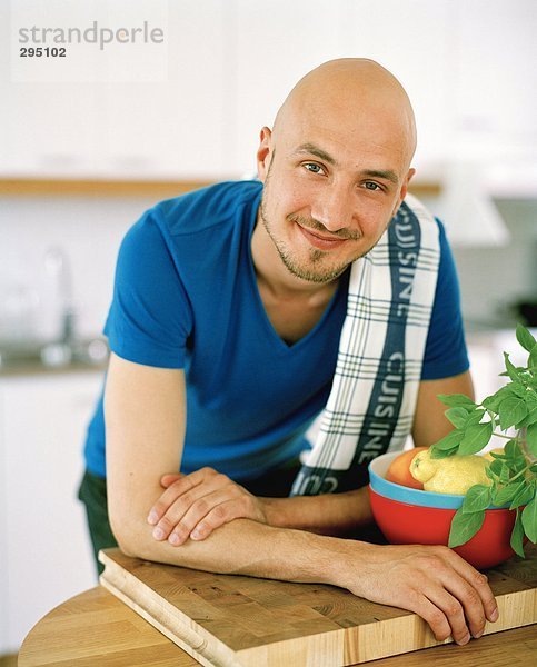 Portrait Mann Küche