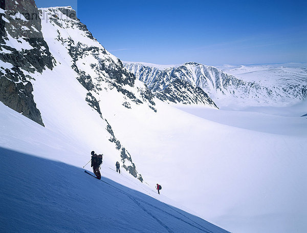 Skifahrer in den Bergen.