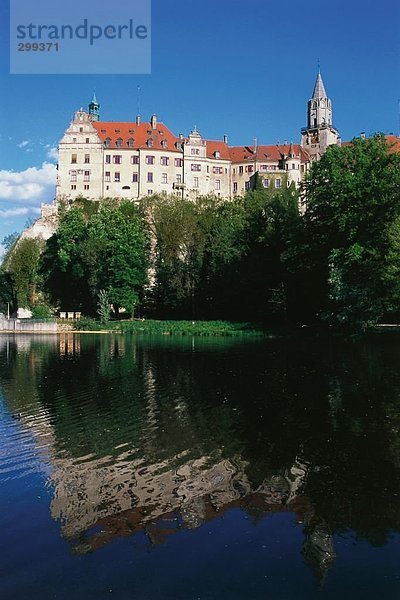 Palast am Seeufer  Sigmaringen  Donau  Baden-Württemberg  Deutschland