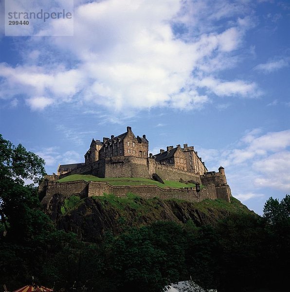 Untersicht des Schlosses am Berg  Edinburgh Castle  Schottland  Vereinigtes Königreich