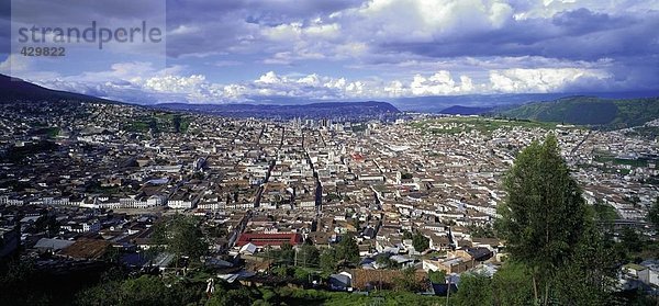 Hohe Winkel der Stadt  Ecuador